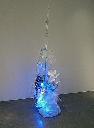 JUDY PFAFF, UNTITLED (LOTUS)
steel wires, plastics, and flourescent light