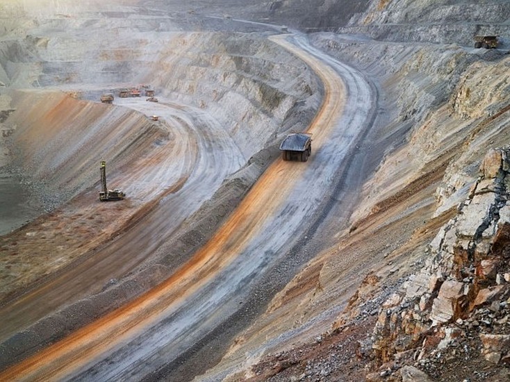 LUCAS FOGLIA, FRONTCOUNTRY SURFACE MINING, NEWMONT MINING CORPORATION, CARLIN, NEVADA Ed.8
digital C-print on Fuji Crystal Archive paper